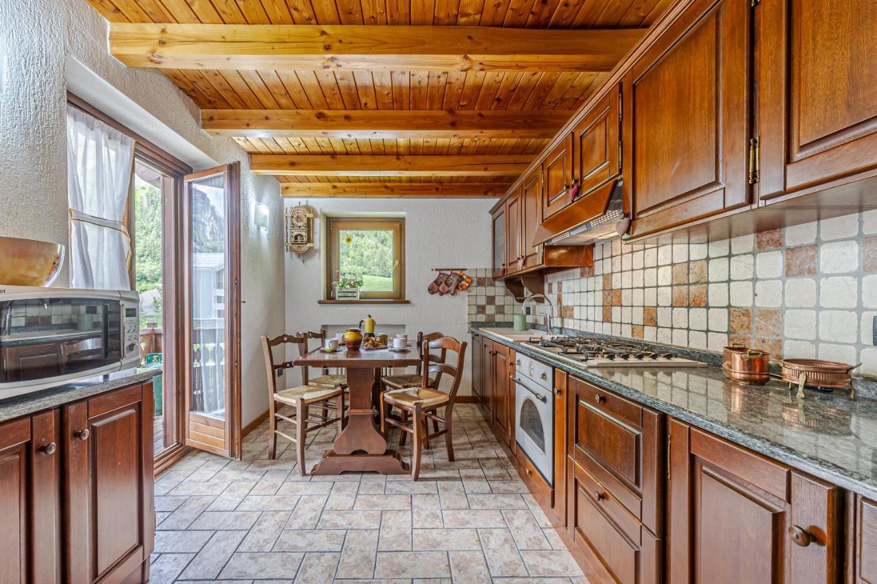 Apartamento Casa Beatrice - Wifi, Parcheggio E Vista Montagna - Cour 0231 Courmayeur Exterior foto